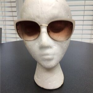 Oscar De La Renta Gradient Lens Sunglasses - Beige Frame